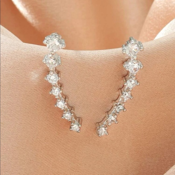 Jewelry - New silver decor rhinestone earrings